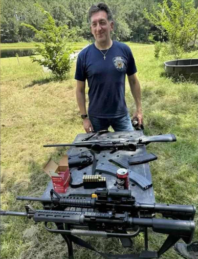 UK Man Seeks U.S. Asylum After Arrest Over Gun Photo